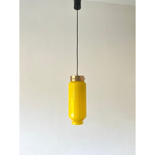 Mid-Century Modern Yellow Pendant Light attributed to Vetreria Vistosi Murano, 1960s For Sale - Image 3 of 15