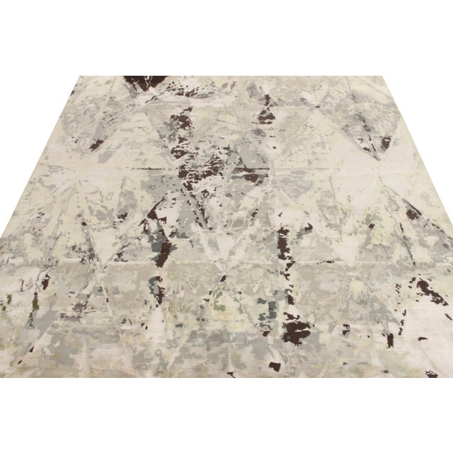 An 8x10 modern rug from the abstract styles in Rug & Kilim’s New & Modern Collection. Hand-knotted in wool and lustrous,...