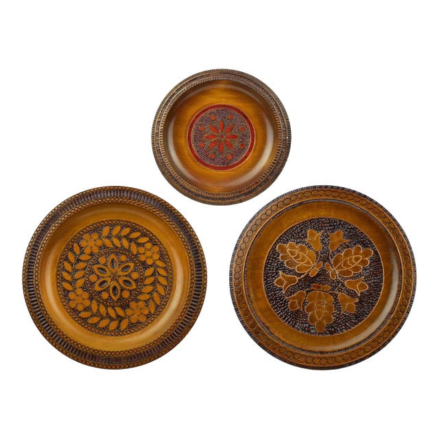 Mid 20th Century Handmade Painted Carved Pyrographed Polish Decorative Wall Plate With Inlaid Brass - Set of 3 For Sale