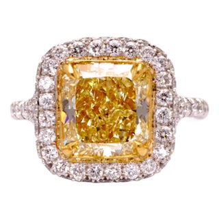 Certified Fancy Yellow Radiant 2.84 Carat Diamond Cocktail Ring Set in Platinum, Size 6 For Sale