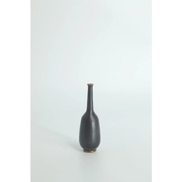 Small Mid-Century Scandinavian Modern Collectible Wenge Stoneware Vases by John Andersson for Höganäs Ceramics, 1950s, Set of 2 For Sale - Image 4 of 6