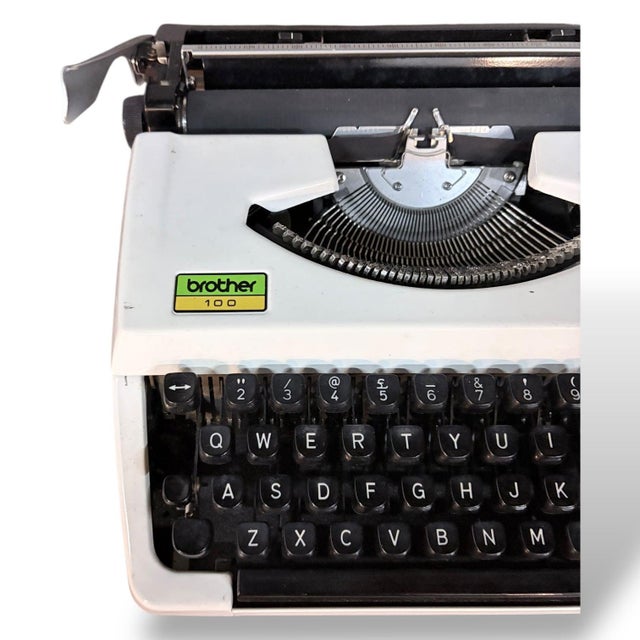 Metal Mid-Century 700 Portable Typewriter from Brother, 1960s For Sale - Image 7 of 8