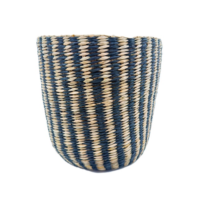 Textile Small Handwoven Vietnamese Seagrass Basket in Black & Natural Woven Pattern For Sale - Image 7 of 7
