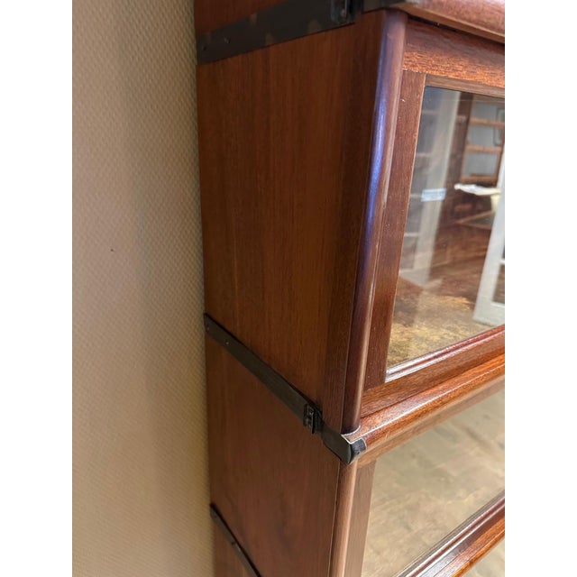 Impressive antique Globe Wernicke bookcase consisting of 21 stackable sections. In perfect condition. Globe Wernicke...