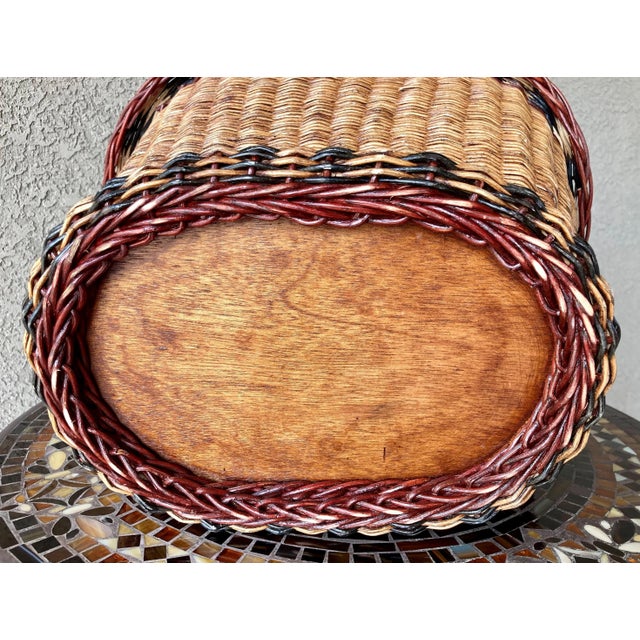 Late 20th-Century Stylish Rattan & Willow Pedestal Base Basket For Sale - Image 10 of 12