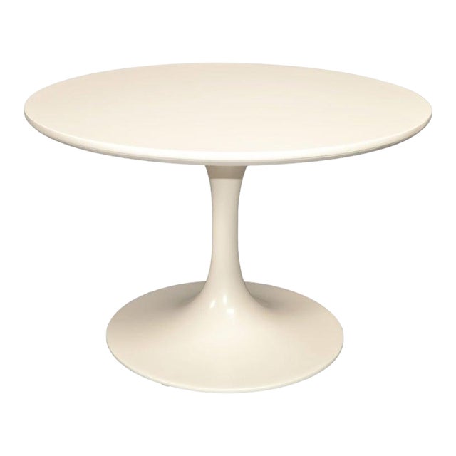 1960s Vintage Eero Saarinen Style Off White Tulip Base Coffee Table Attributed to Knoll For Sale