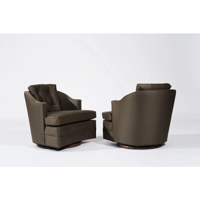 Mid 20th Century Set of 2 Swivel Lounge Chairs in Olive Green Silk, 1950s For Sale - Image 5 of 12