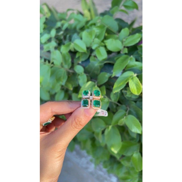 Set in 18k Gold, 6.70 Carats, Natural Zambian Emerald & Diamonds Cluster Ring, Size 6 For Sale - Image 9 of 11