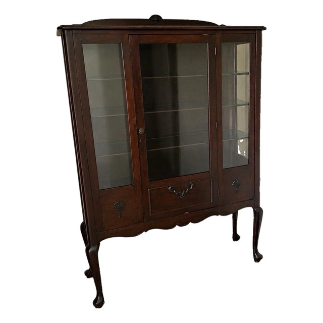 Vintage Early-Mid 20th Century Queen Anne Mahogany China Cabinet For Sale