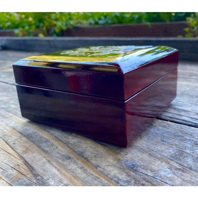 Mid 20th Century Korean Lacquer Vanity Box With Iridescent Mother-of-Pearl Inlay For Sale In San Francisco - Image 6 of 9