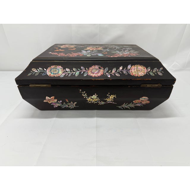 19th Century Chinese Export Black Lacquer & Mother of Pearl Sewing Box For Sale - Image 9 of 10