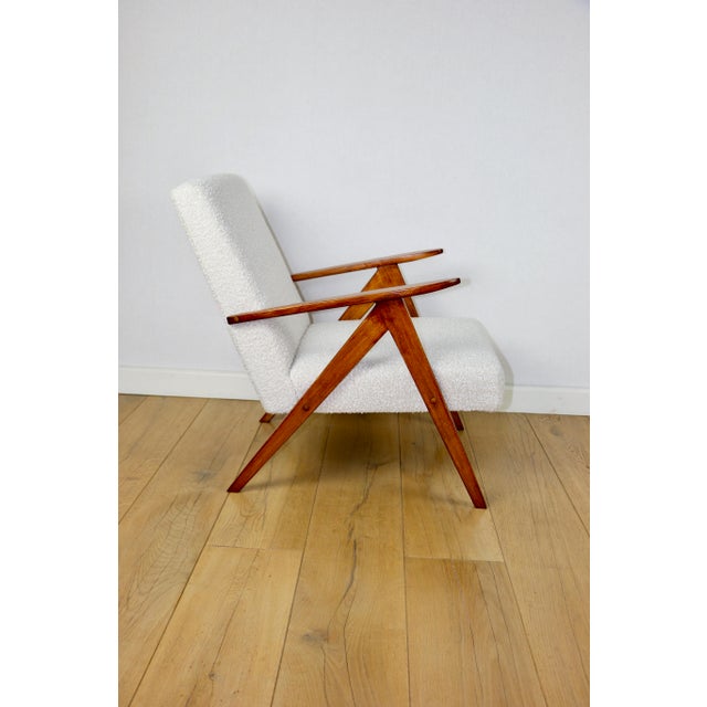 Vintage B-310 Var Lounge Chair in White Structural Bouclé, 1970s For Sale - Image 3 of 9