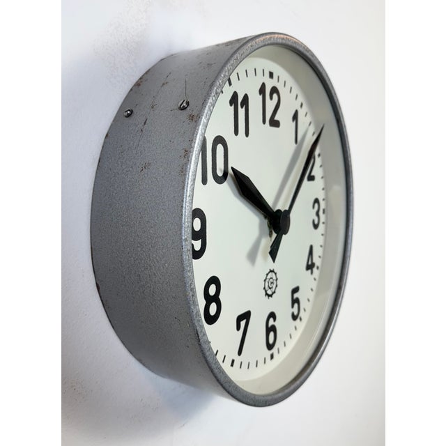 1950s Industrial Grey Factory Wall Clock from Chronotechna, 1950s For Sale - Image 5 of 18