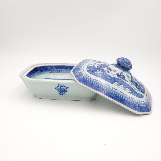 Chinese Chinese Export Porcelain Covered Vegetable Dish, Circa 1870 For Sale - Image 3 of 10