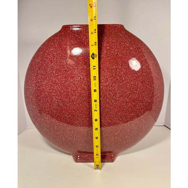 Rare 1980s Dante Baldelli Italy Flat Coral Ceramic Vase 15” Vintage Italian For Sale - Image 9 of 9