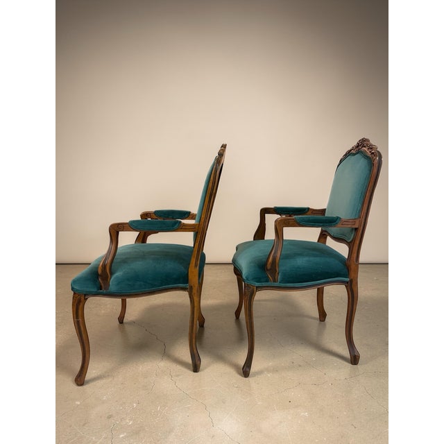 Late 20th Century Louis XV Style Carved Walnut Armchairs in Emerald Velvet, a Pair For Sale - Image 5 of 12