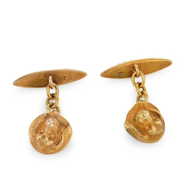 Victorian 19th Century Pair of Victorian 18k Yellow Gold Dog Cufflinks For Sale - Image 3 of 3