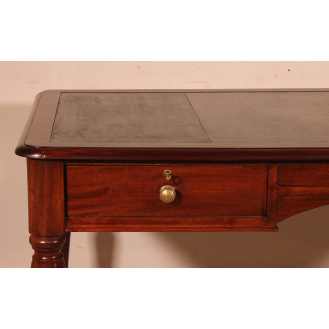 Superb 19th-century mahogany bureau plat - England A beautiful desk that is the perfect size, neither too large nor too...