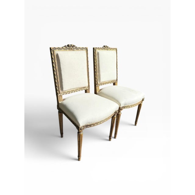 French Pair of Mid-20th Century Louis XVI Style Giltwood Side Chairs With Cream Linen Upholstery For Sale - Image 3 of 16