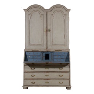 Baroque Danish Bureau in Walnut, 1710 For Sale