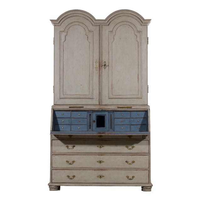 Baroque Danish Bureau in Walnut, 1710 For Sale