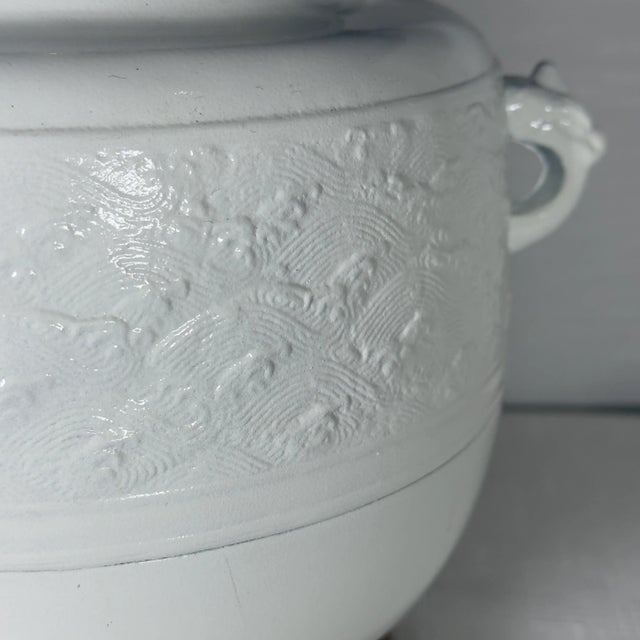 Vintage Chinoiserie White Ginger Jar Table Lamp With Navy Blue Wicker Shade - Newly Painted For Sale In Mobile - Image 6 of 11