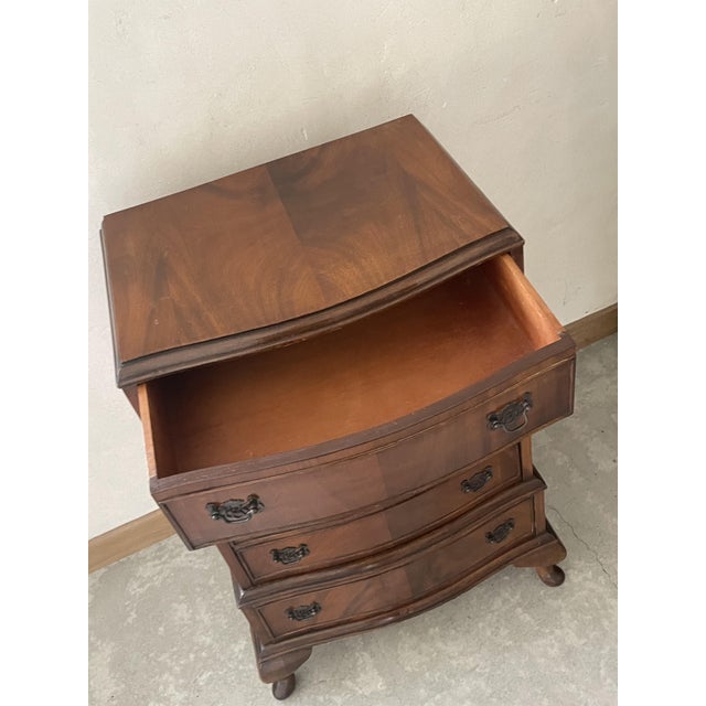 Classical Mahogany Chest of Drawers For Sale - Image 4 of 9