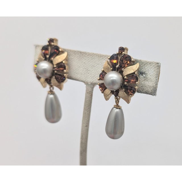 Trifari Vintage Signed Crown Trifari Faux-Topaz & Faux-Grey Pearl Drop Clip Earrings-2 Pieces For Sale - Image 4 of 9