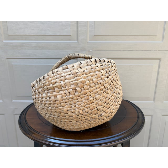 Large Early 20th Century American Oak Splint Buttocks Gathering Basket For Sale In South Bend - Image 6 of 9