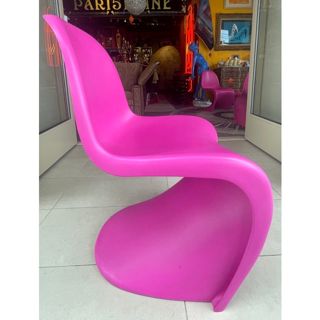 Verner Panton Extremely Rare Set of Five Verner Panton Hot Pink Chairs, Circa 2001 For Sale - Image 4 of 12