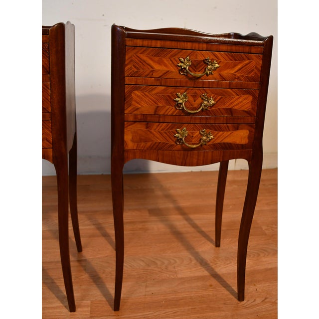 1910 Antique French Louis XV Satinwood Inlaid Pair of Nightstands Bedside Tables For Sale - Image 4 of 16