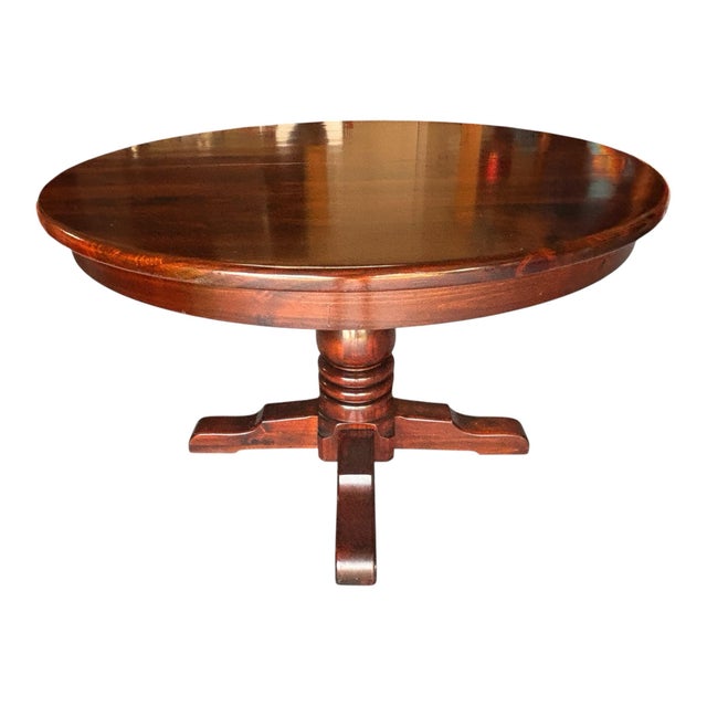 American Vintage 1970s Ethan Allen "Old Tavern" Antiqued Pine Round-to-Oval Extension Dining Table With One Leaf. For Sale - Image 3 of 12