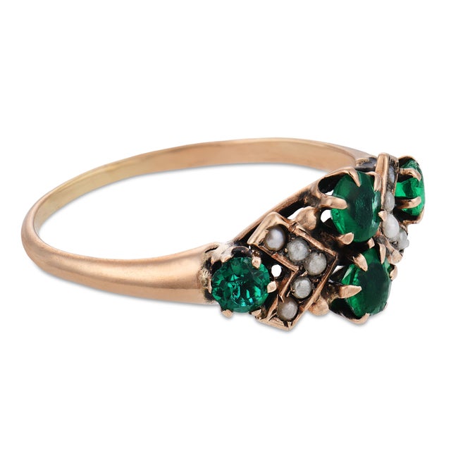 Late 19th Century Victorian Emerald Seed Pearl 14k Yellow Gold Ring, Size 6.75 For Sale - Image 4 of 6