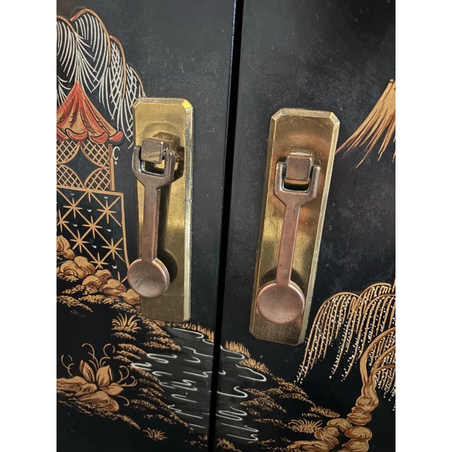 Chinoiserie Chinoiserie Style Accent Table/Cabinet For Sale - Image 3 of 11