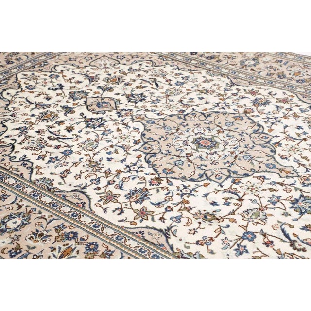 Textile Middle Eastern Rug in Pure Wool For Sale - Image 7 of 11