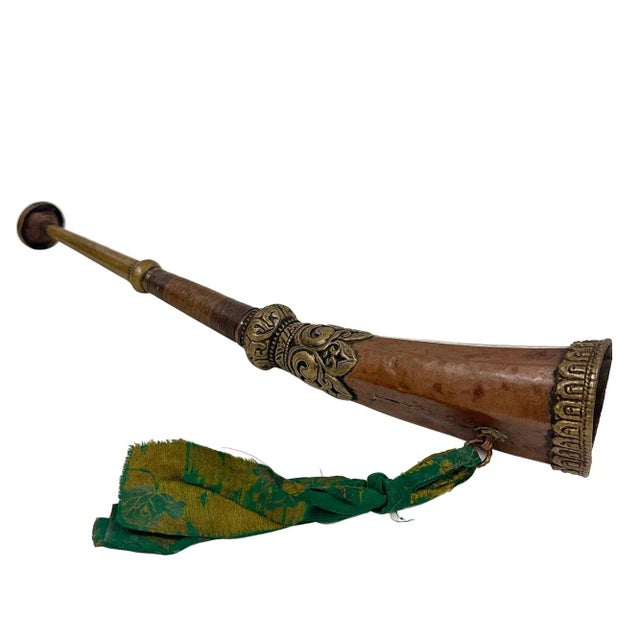 Copper Early 20th Century Tibetan Handcrafted Buddhist Festival Trumpet For Sale - Image 8 of 12