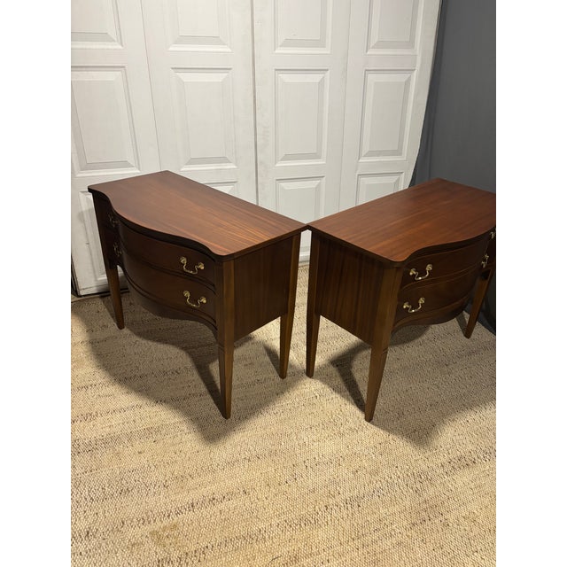 Hepplewhite Pair of Serpentine Front Nightstand For Sale - Image 3 of 17