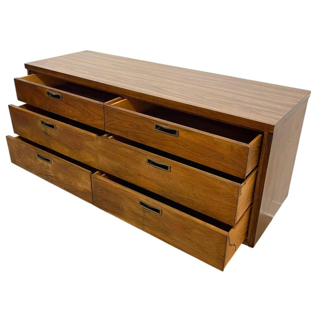 1970s 1970s Mid Century Modern 6 Drawer Dresser With Sculpted Base and Brass-Toned Pulls For Sale - Image 5 of 9