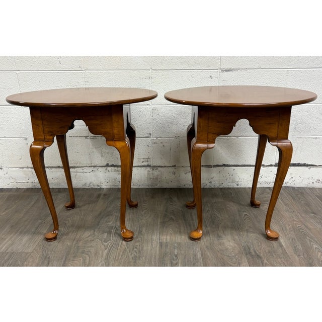 Vintage Traditional Queen Anne Style Round Side Tables Lamp Tables - Pair For Sale - Image 9 of 10