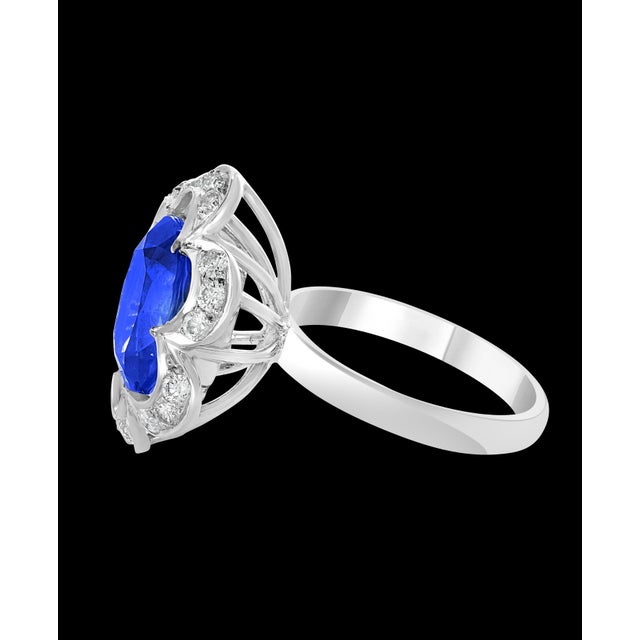 Contemporary 4.5 Carat Diffused Blue Sapphire and Diamond 18 Karat White Gold Cocktail Ring For Sale - Image 3 of 18