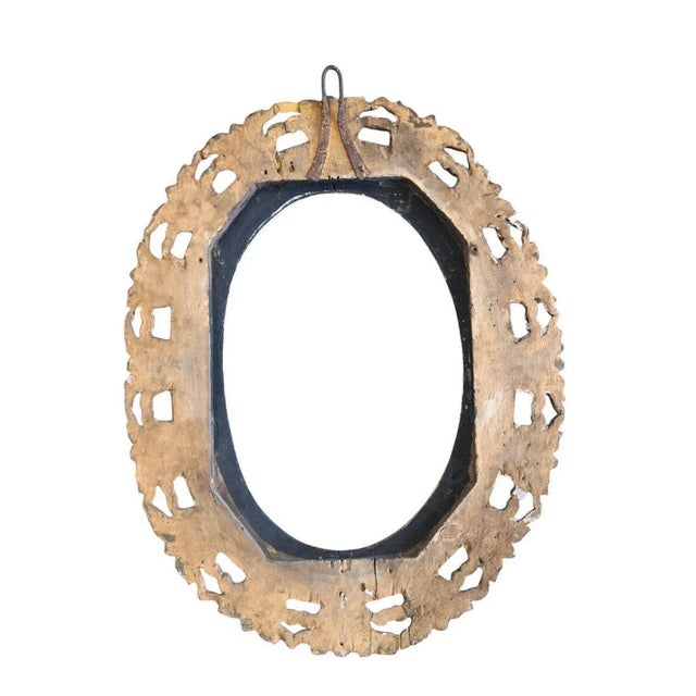 Italian Baroque Oval Giltwood Frame, 17th Century For Sale - Image 5 of 7