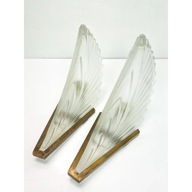Art Deco French Feather Shape Frosted Glass Wall Sconce, 1930s For Sale - Image 5 of 11