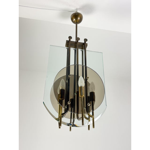 Six-light chandelier in brass and Nile green Murano glass, 1960s Good condition. E14 bulbs. Height 85 cm Width 38 cm Depth...