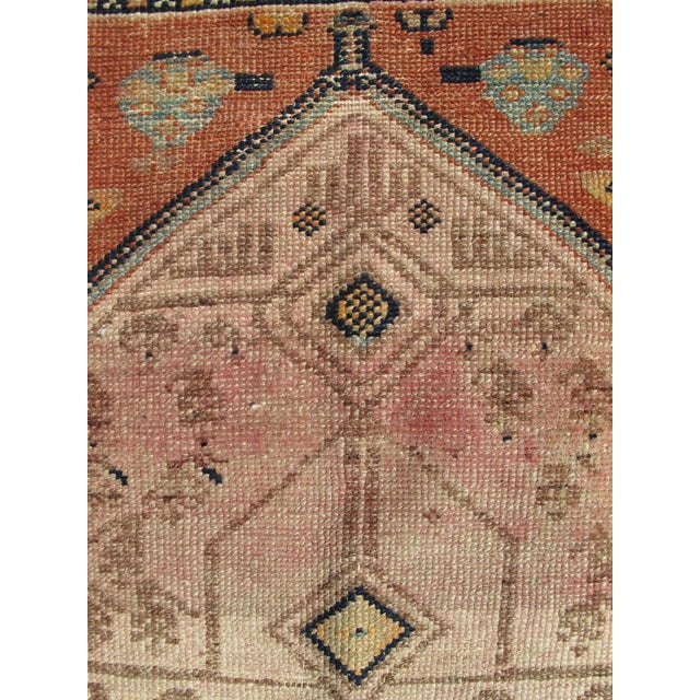 Late 19th Century Antique Persian Serab Rug With Geometric Medallion Design in Tan and Pink 3'4"x6'3" For Sale - Image 5 of 6