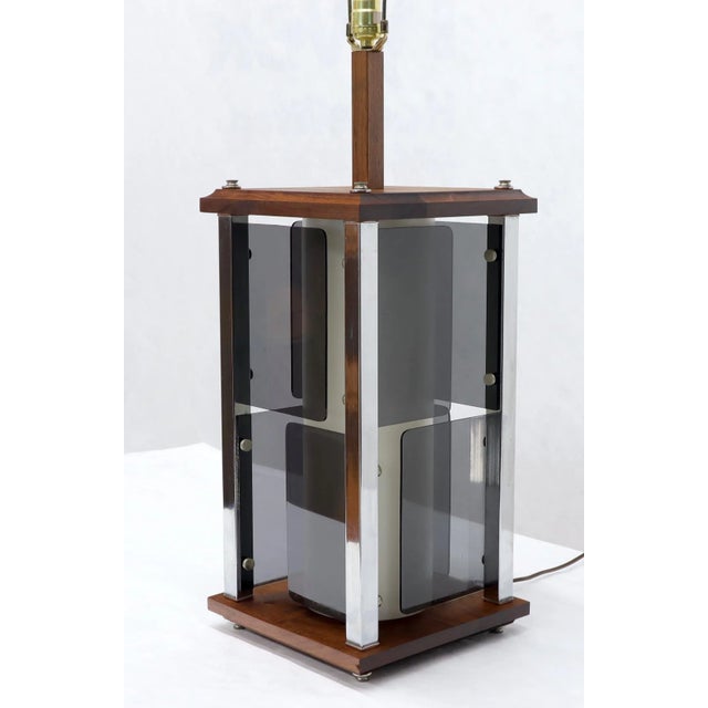 Large Mid-Century Modern Square Walnut & Lucite Table Lamp For Sale - Image 10 of 13