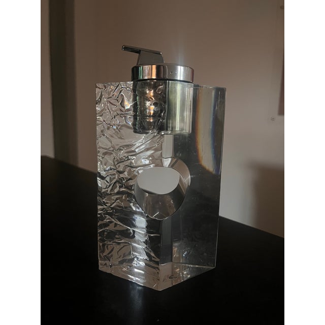 Sculptural Table Lighter in Clear Acrylic from Guzzini, 1970s For Sale - Image 10 of 11