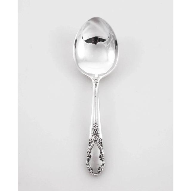 We are happy to offer this sterling silver baby fork and spoon set by International Silversmiths in the “Bridal Veil”...