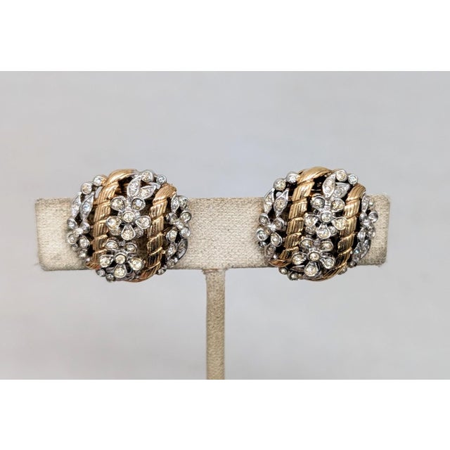Vintage 1954 Signed Crown Trifari Ad Piece Goldtone & Clear Rhinestone Flower Clip Earrings-2 Pieces For Sale In Philadelphia - Image 6 of 8