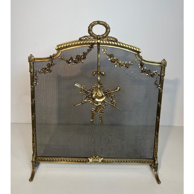 Louis XVI style brass fire screen with mesh decorated with garlands For Sale - Image 12 of 12
