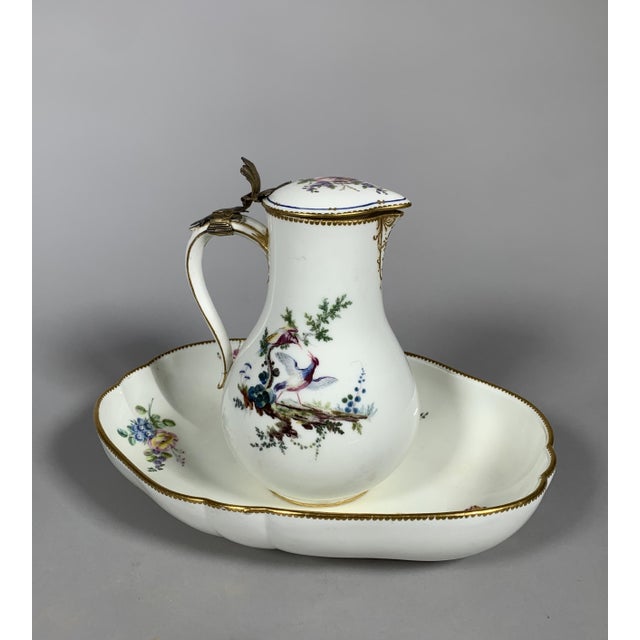 Covered Porcelain Water Jug ​​from Sèvres, 1757 For Sale - Image 6 of 15